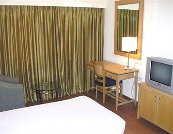 Rukmini Riviera Hotel Hyderabad Bagian luar foto